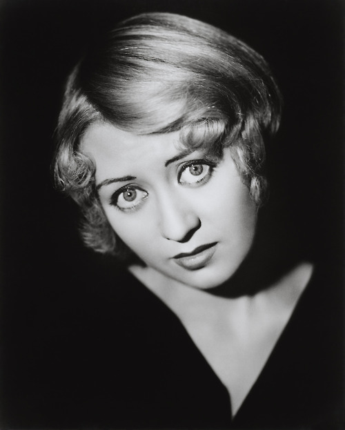 Joan Blondell eyes