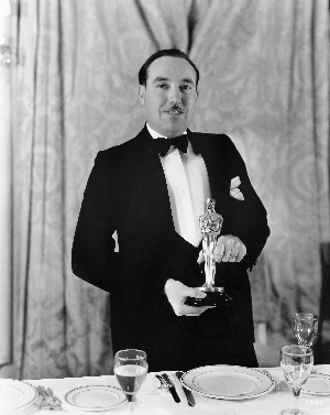 Lee Garmes with his Best Cinematography Oscar.