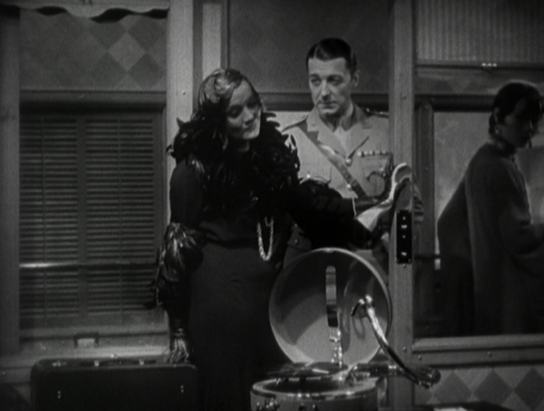 Shanghai Express (1932) Review, with Marlene Dietrich, Anna May Wong ...